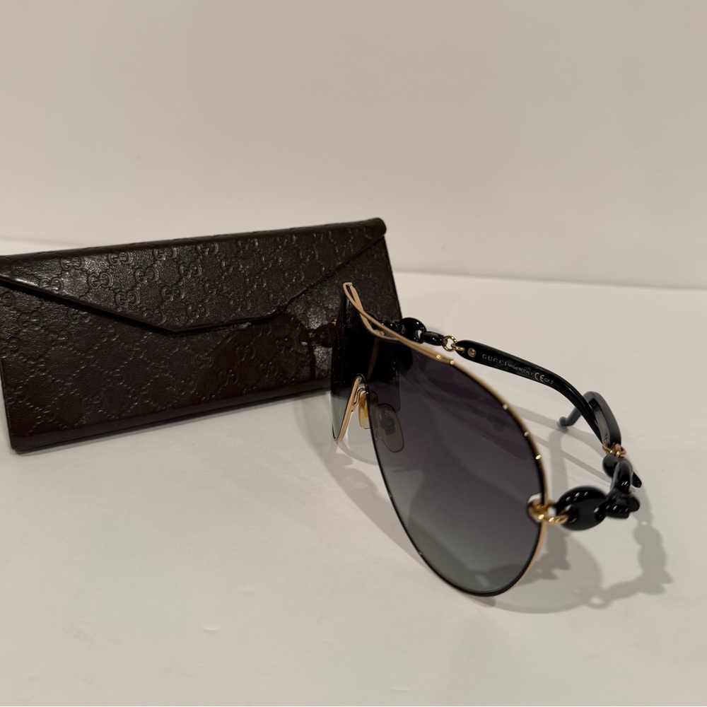 Gucci Black and Gold Aviator Sunglasses - Picture 4 of 5